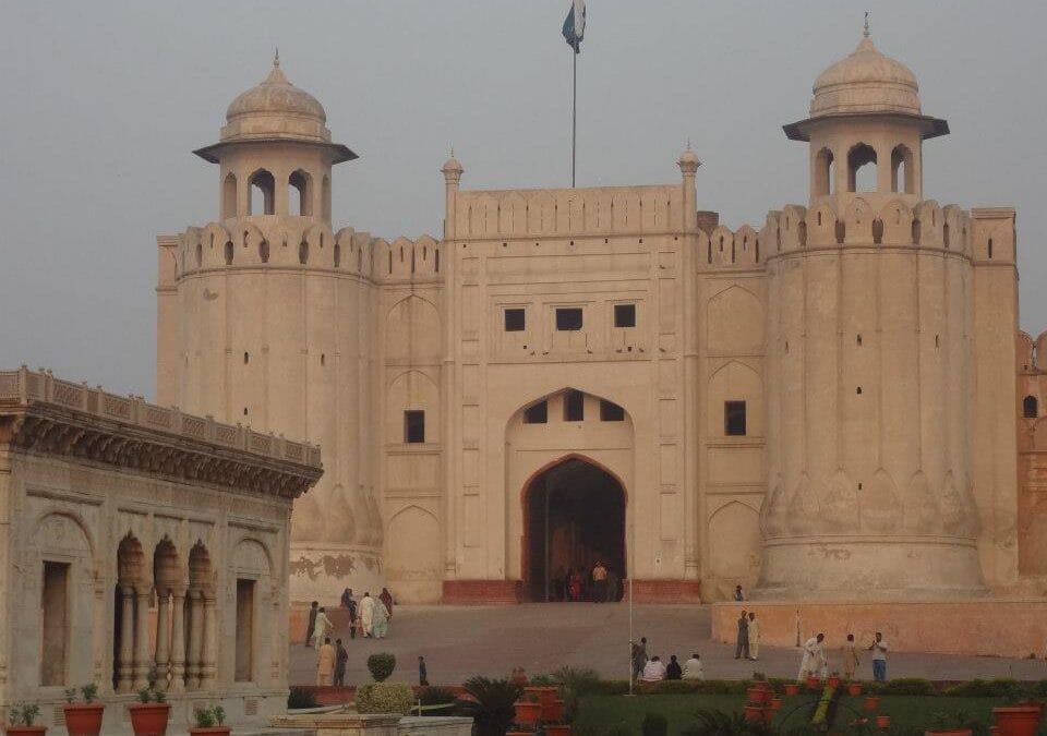 Uncover the Gems of Pakistan: Exploring the Enchanting Diversity